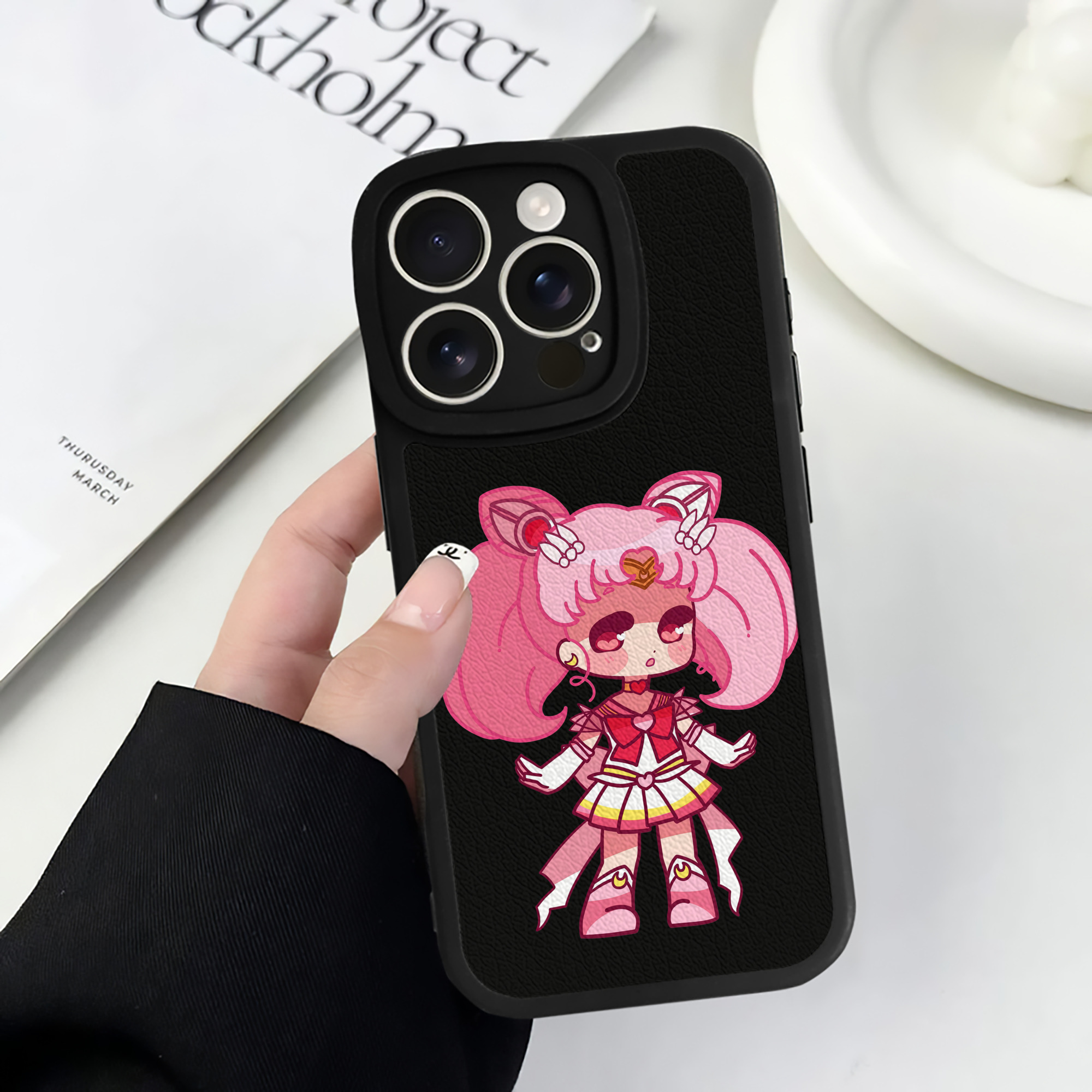 （画像用） 美少女戦士セーラームーン ちびうさ Sailor Moon Chibiusa Tsukino Usagi Small Lady Serenity 【iPhone 16シリーズ対応】シリコンスマホケース（レザー調） 材質：シリコン